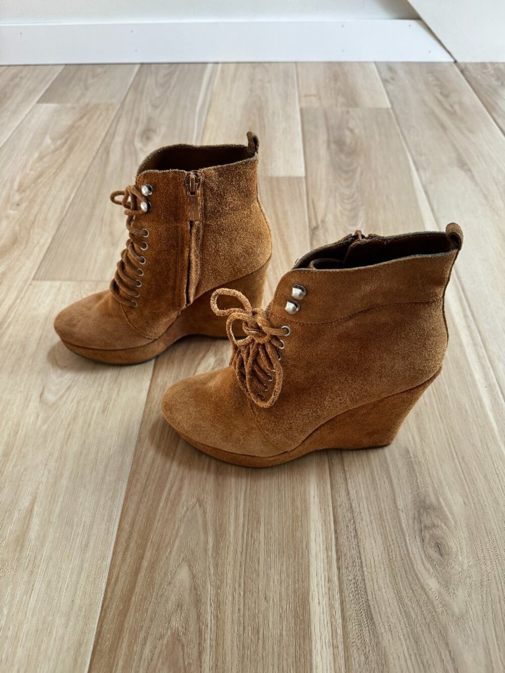 BCBGeneration Suede Lace Up Wedge Ankle Boots Brown Size 7.5 Y2K